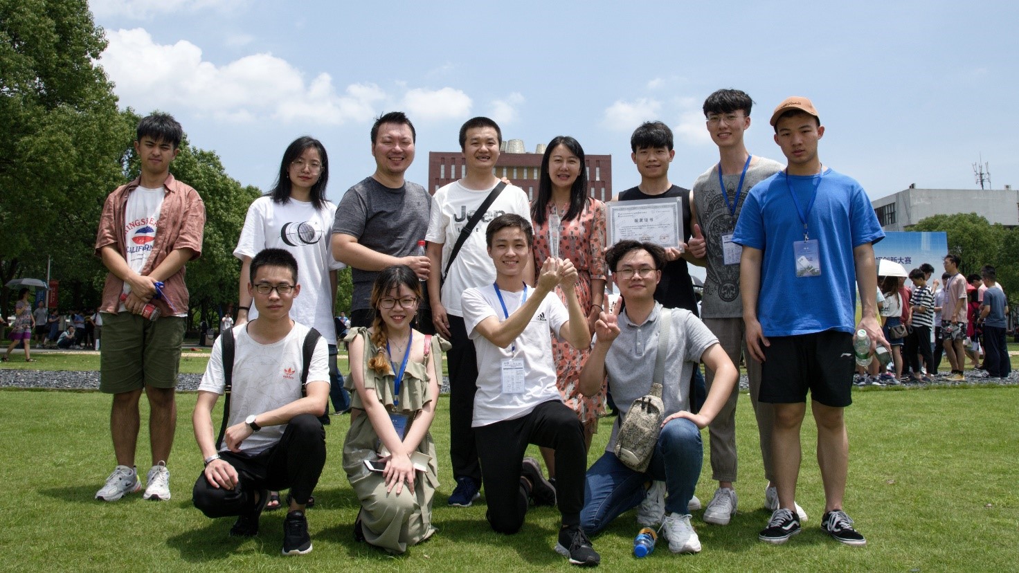 澳门十大老牌信誉平台排行榜获奖师生合影
